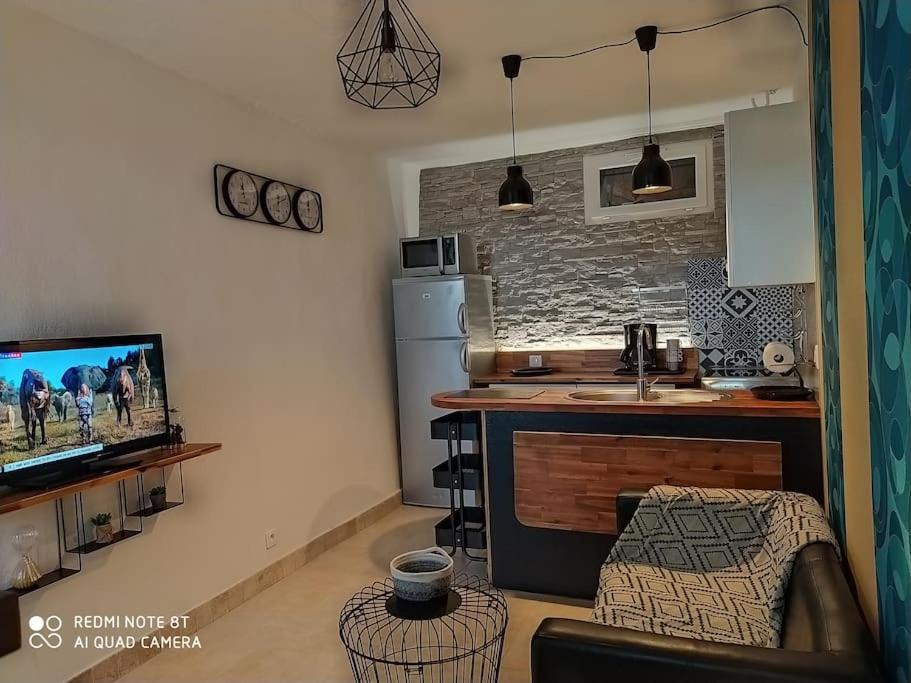 Duplex Avec Jardin, Proche Village Каленцана Экстерьер фото